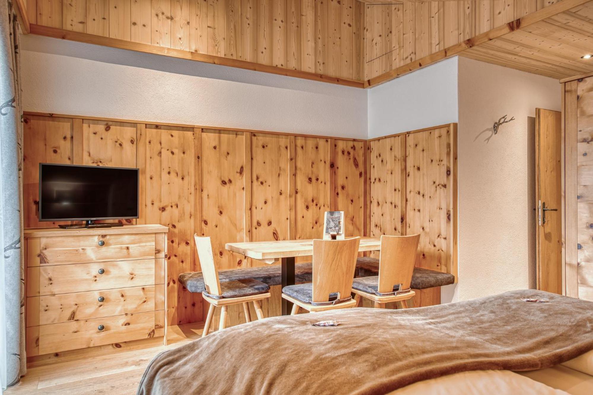 Hotel Alpenstolz Mieders Quarto foto