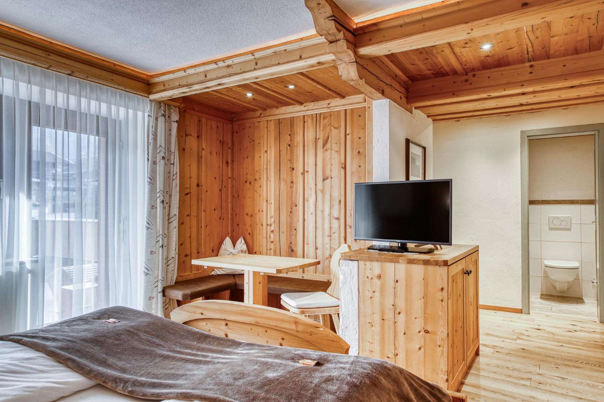 Hotel Alpenstolz Mieders Quarto foto
