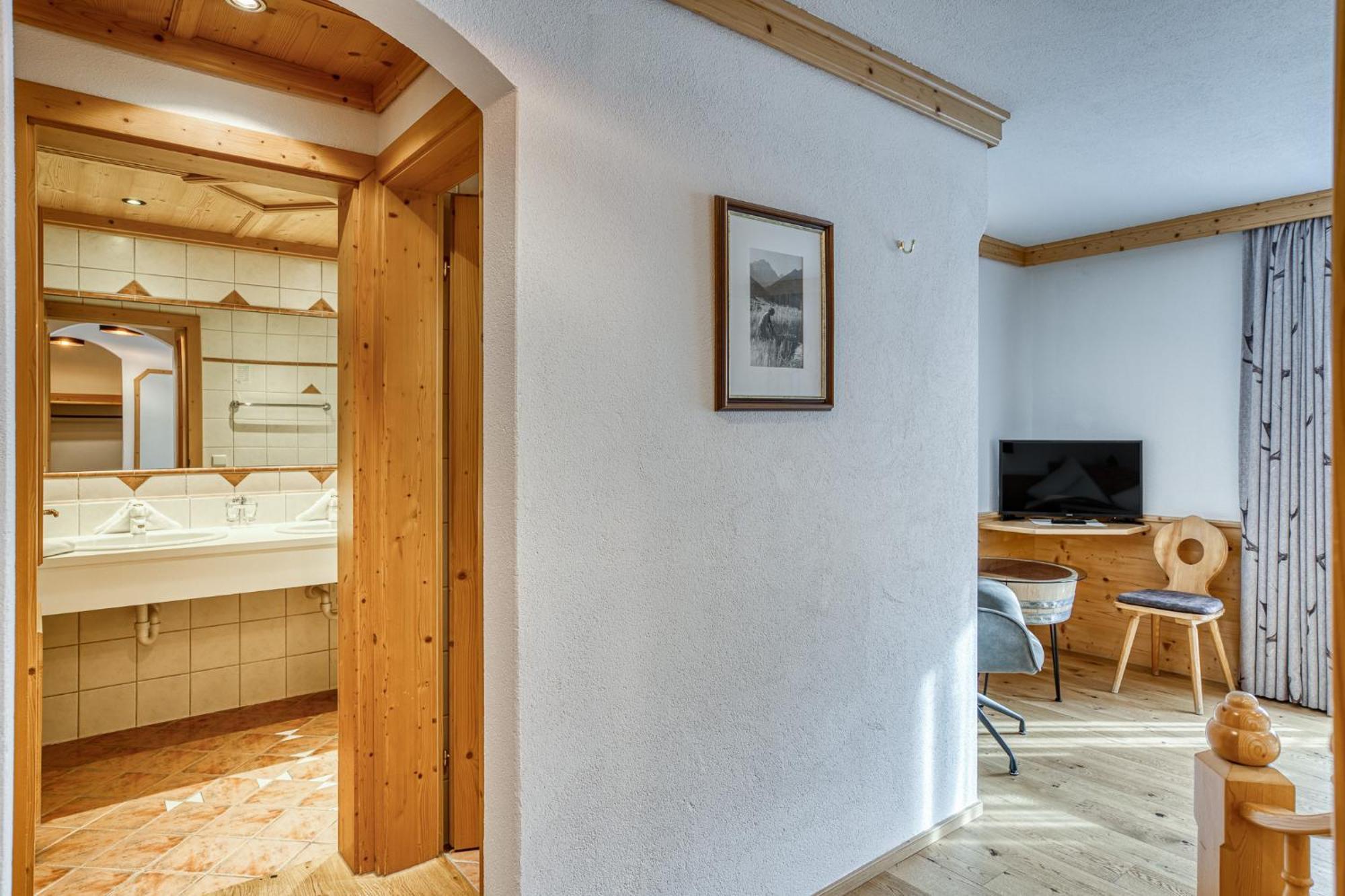 Hotel Alpenstolz Mieders Quarto foto