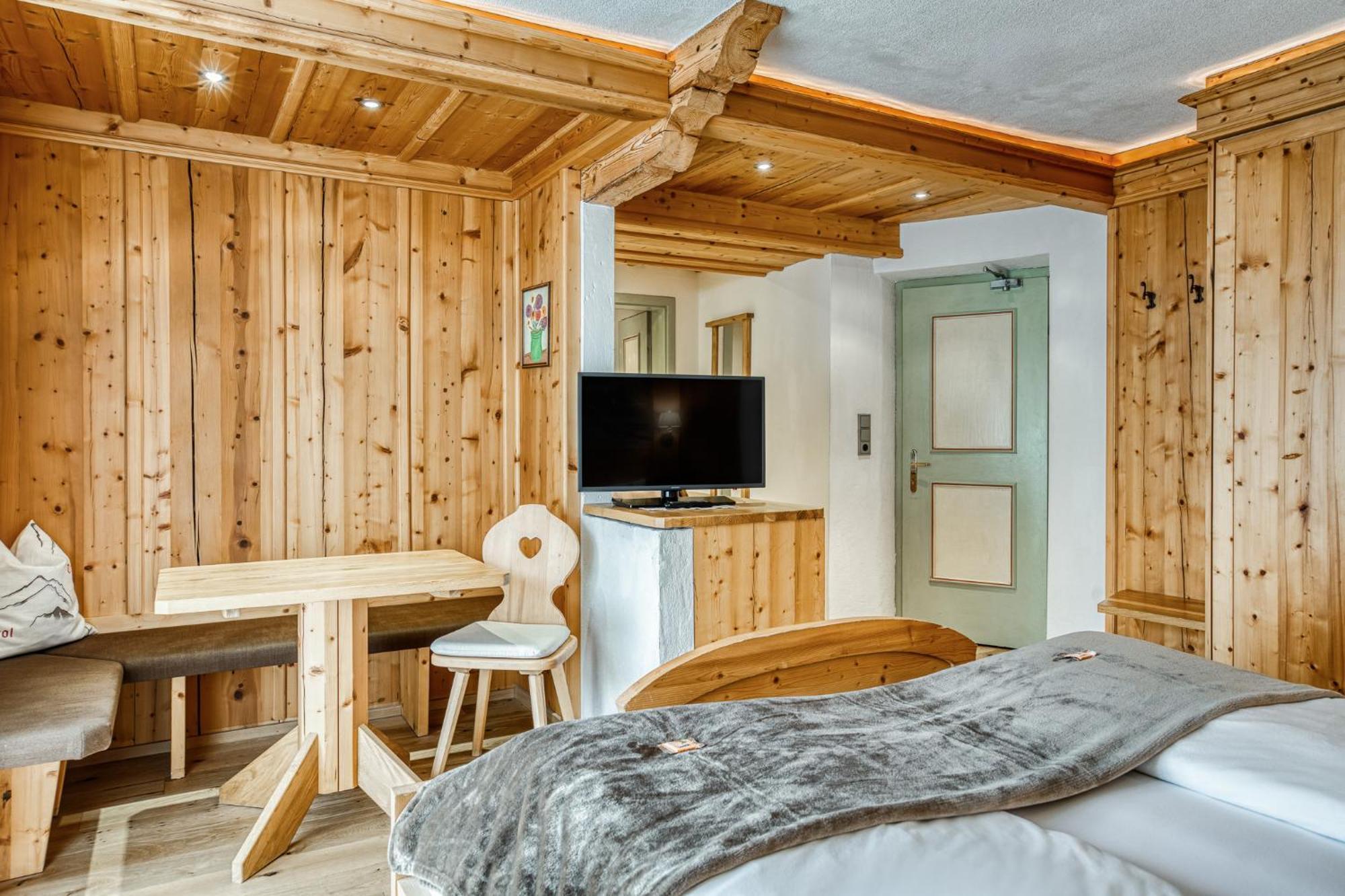 Hotel Alpenstolz Mieders Quarto foto